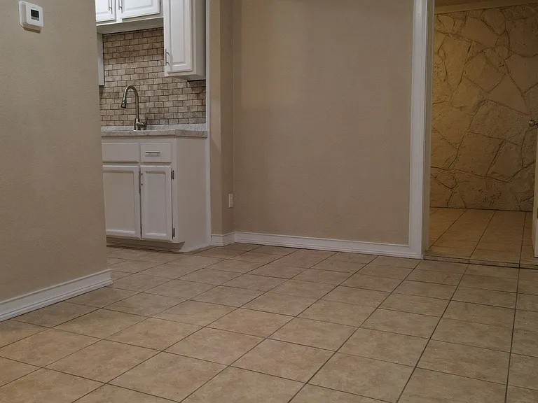 213 W Seneca St — Photo 4