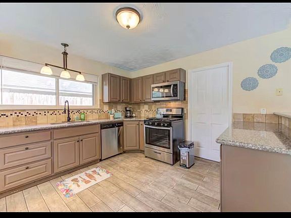 4th image of 9126 Benwick St