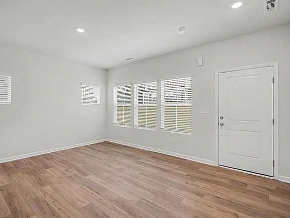 4th image of 140 Silver Fir Ln