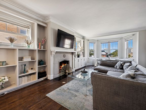 2nd image of 609 W Stratford Pl APT 6A