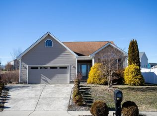 11 Willard Ct, Stuarts Draft, VA 24477