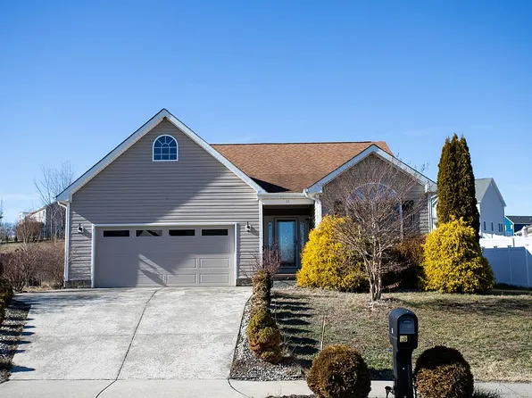 11 Willard Ct, Stuarts Draft, VA 24477