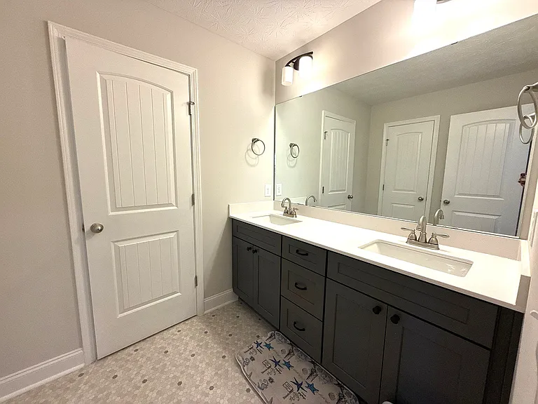 Upstairs Full Bath 1
