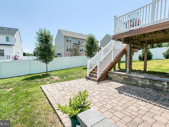4th image of 12 Latham Ln