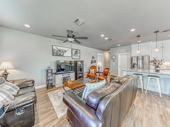 2nd image of 5580 Peveler Ct