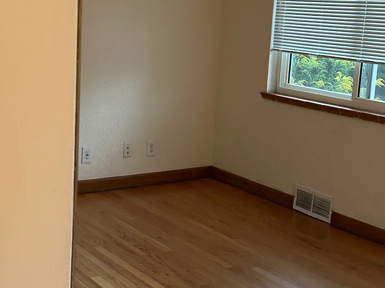 3300 W 22nd Ave — Photo 9
