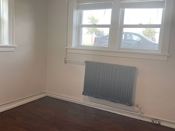 2nd image of 1518 University Ave W #B1