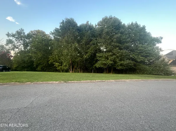 47 Riverside Dr, Oak Ridge, TN 37830