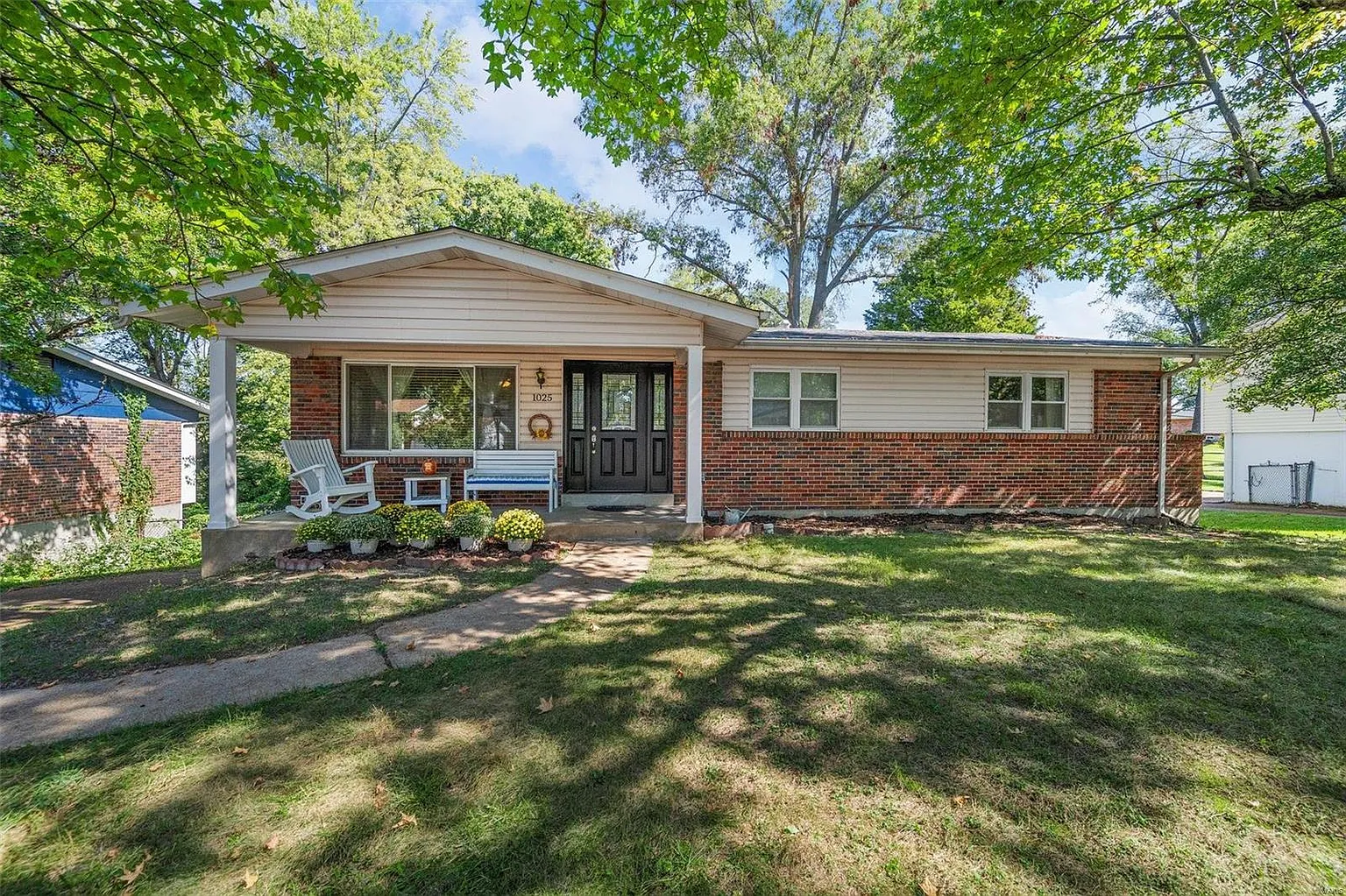 1025 Hawkstone Ln photo 1
