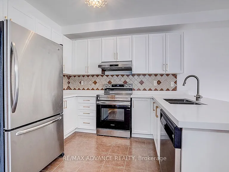 137 Laramie Cres — Photo 17