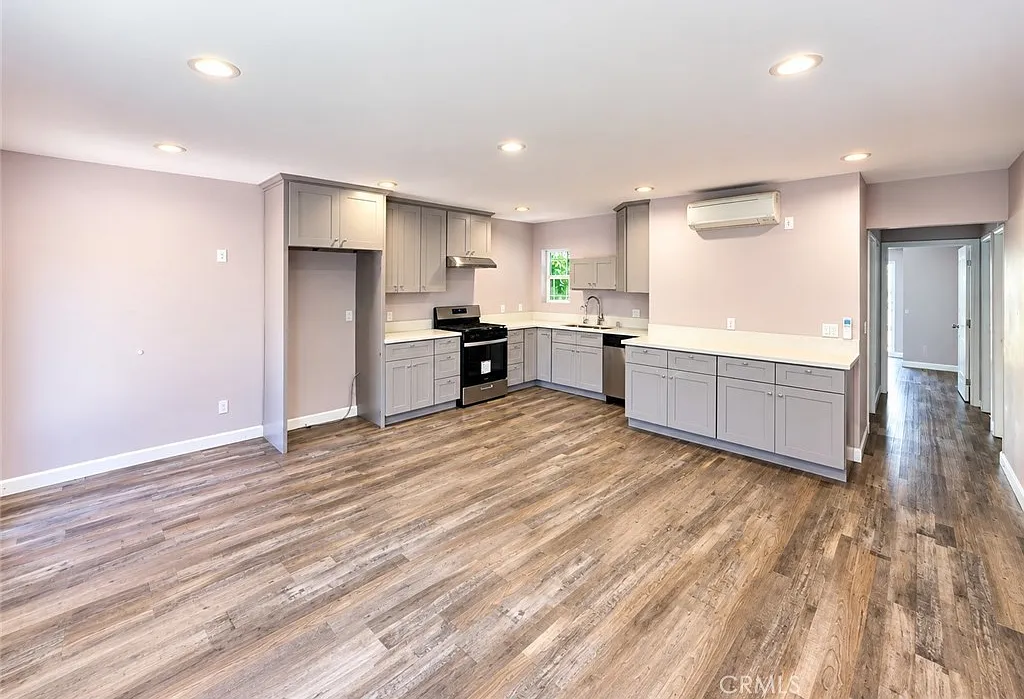 2 bed, 1000 sqft, $2,895 — Photo 3