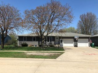 460 6th St SW, Britt, IA 50423