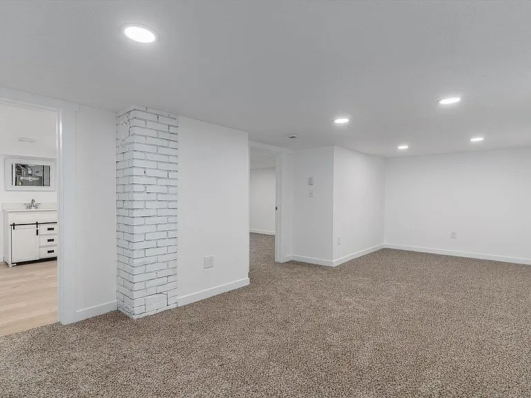 8801 E Frederick Ave — Photo 16