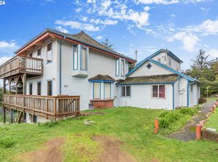 210 9th St, Port Orford, OR
