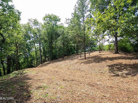 5th image of 5 & 6 Valley Dr