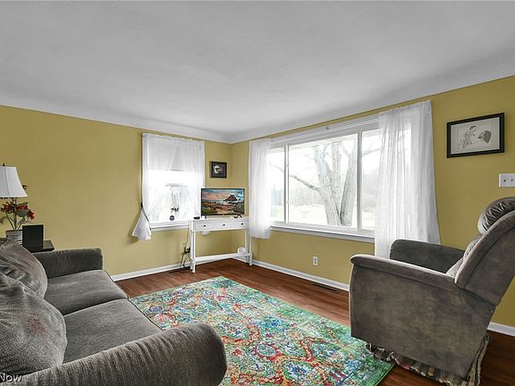 5th image of 266 Illinois Ave N