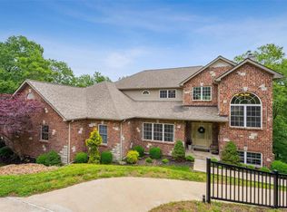 1508 Windwood Hills Dr, Ballwin, MO 63021