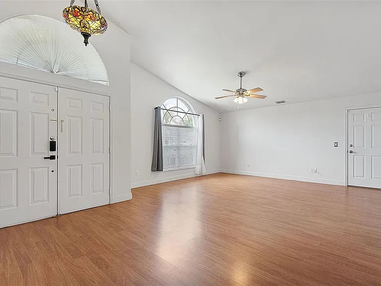 113 Whippoorwill Dr — Photo 4