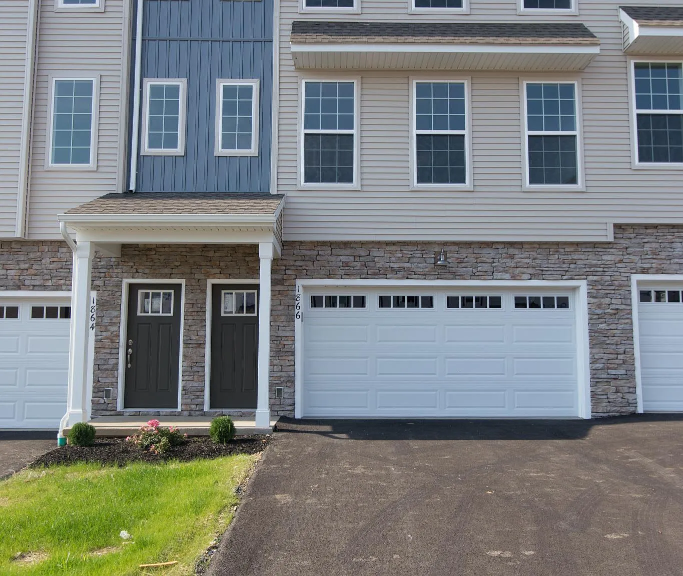3 bed, 2.5 bath, 2270 sqft, $2,395 — Photo 3