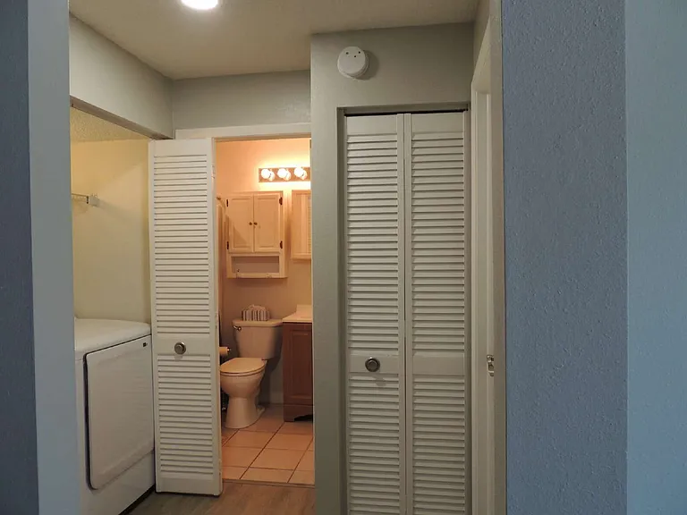 944 Burlwood St — Photo 10