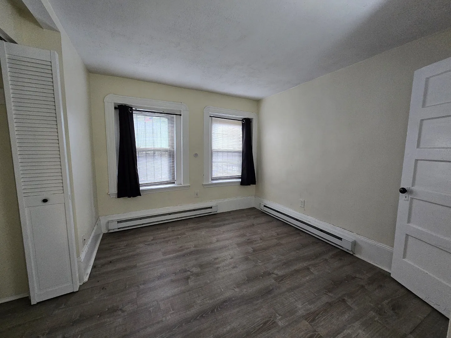1 bed, 1.0 bath, 325 sqft, $1,950 — Photo 2