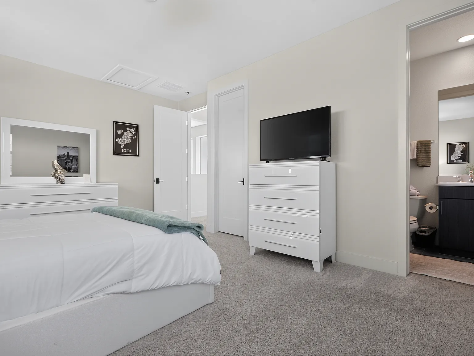 4 bed, 3702 sqft, $14,999 — Photo 3