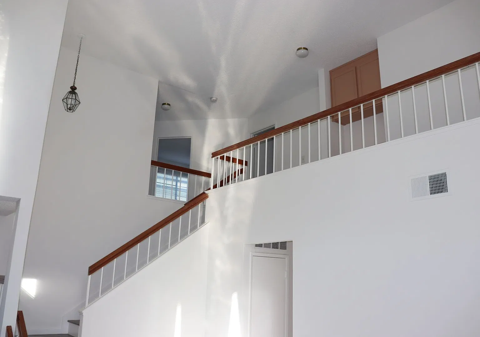 Stunning 4-bedroom, 2.5-bathroom home located in the desirable Deer Run — Photo 4
