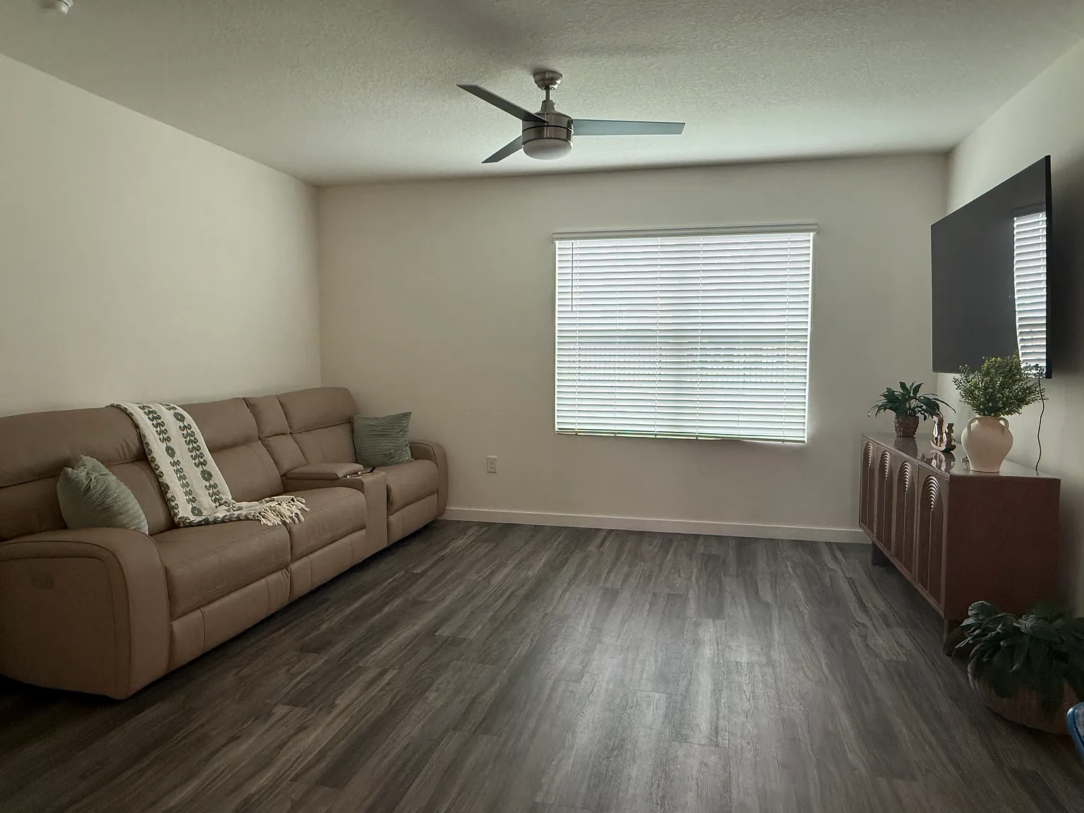 4 bed, $3,200 — Photo 4