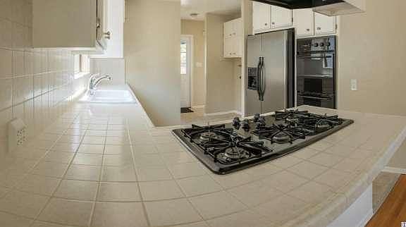 3rd image of 301 S Griffith Park Dr