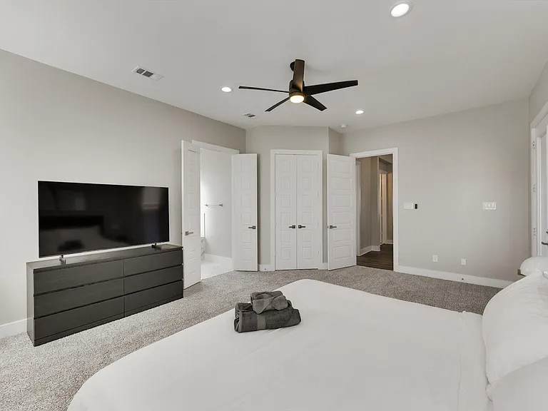 3420 Nomas St — Photo 38