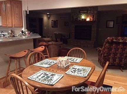 Open floor concept plan
						:
						Snack bar fits 3 large stools, solid oak flooring