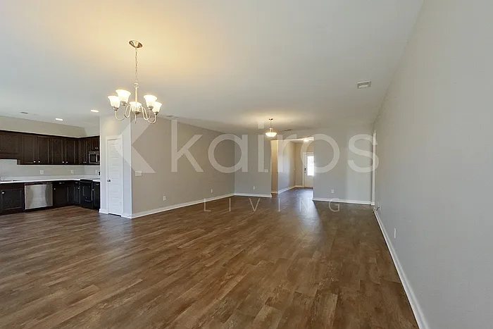 3 bed, 2.0 bath, 1801 sqft, $1,595 — Photo 3