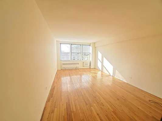 Rented by Smart NY Realty LLC | media 3