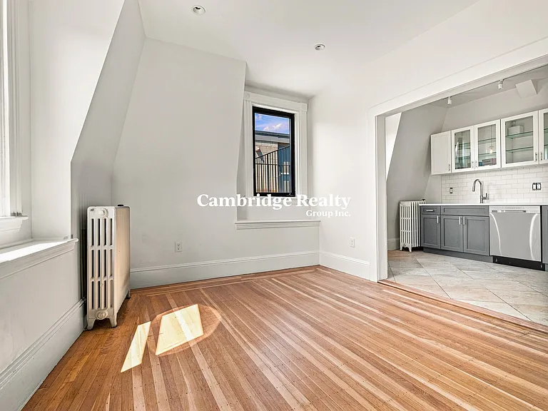 54 Harvard St #3T — Photo 4