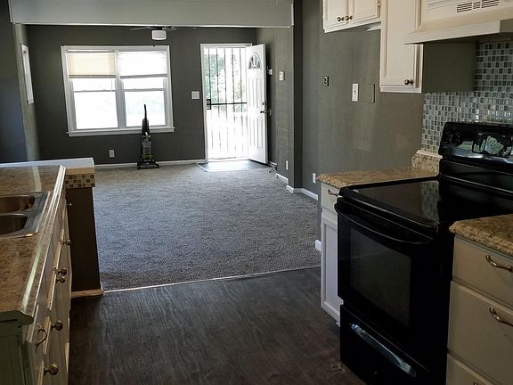 3rd image of 6924 Spruce Ave