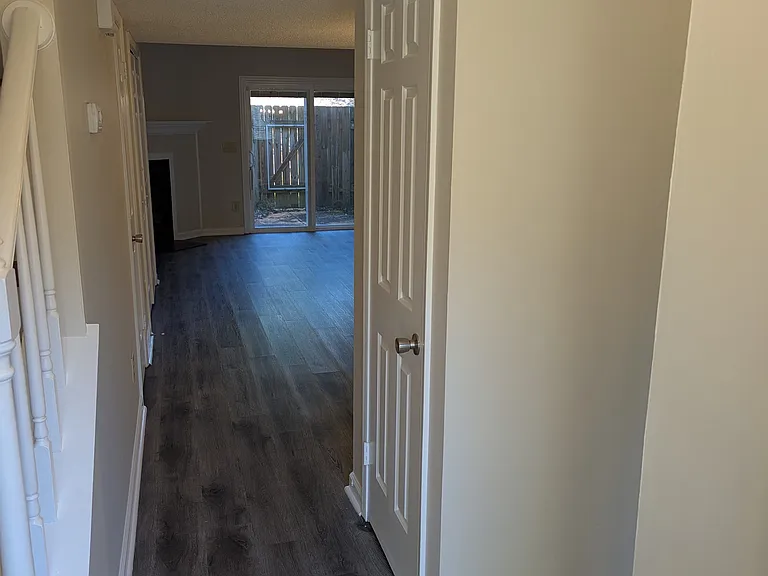 2753 Cottage Pl — Photo 2