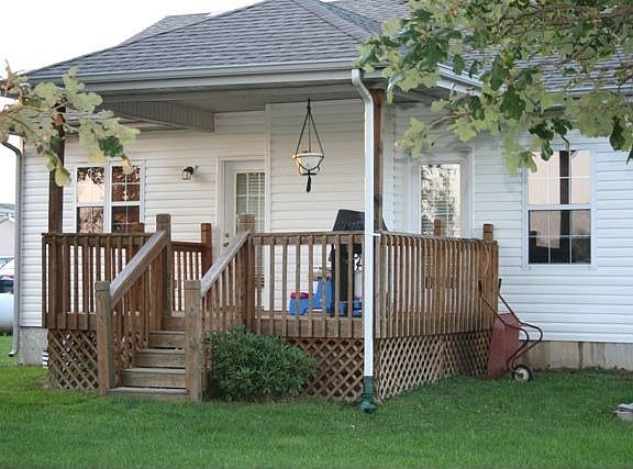 Large covered deck!