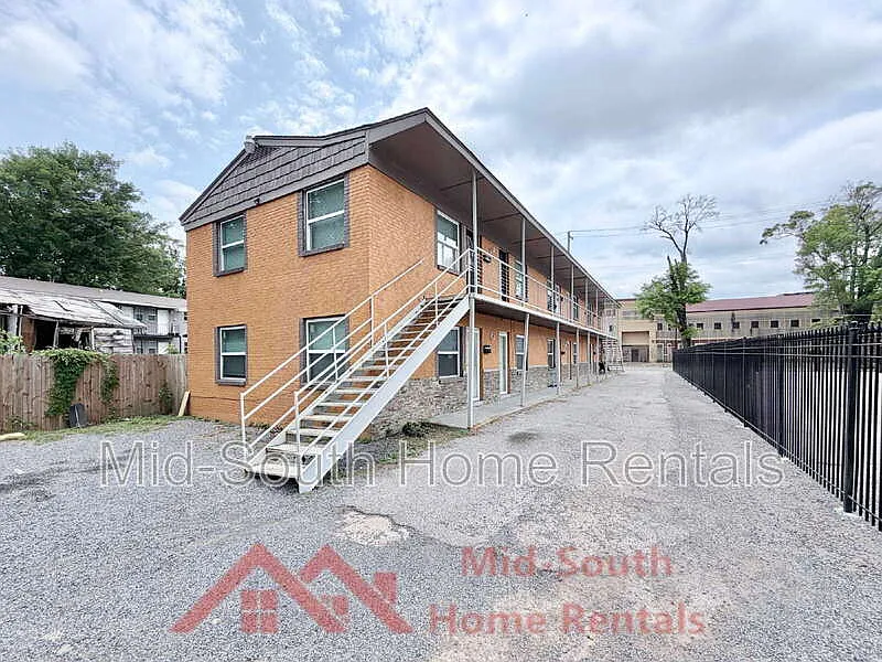 2 bed, 1.0 bath, $995 — Photo 1