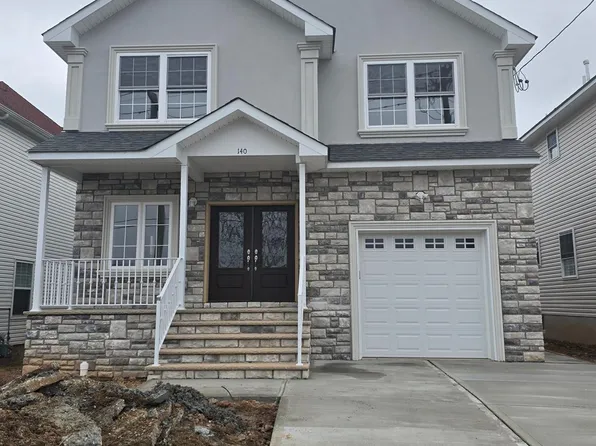 140 Dorothy St, Carteret, NJ 07008