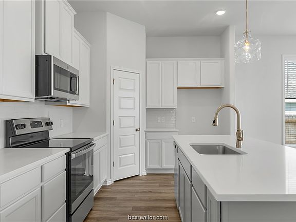4th image of 3176 Brady Ct