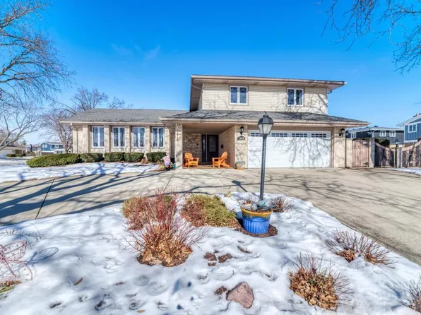 1030 W Kendall Ter, Addison, IL 60101