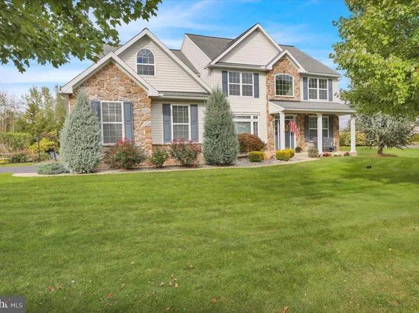 421 Middlecreek Dr, Oley, PA 19547