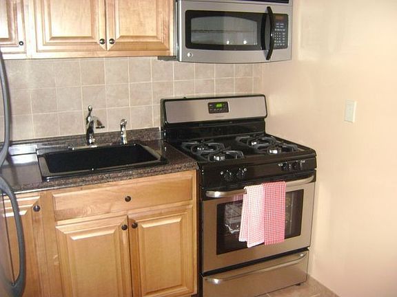 4th image of 33 Barker Ave APT 6L