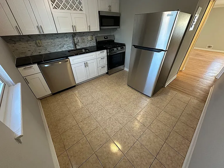 Mountain Ave — Photo 12