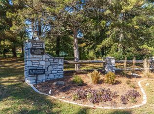 16 Huntleigh Woods Dr, Saint Louis, MO 63131