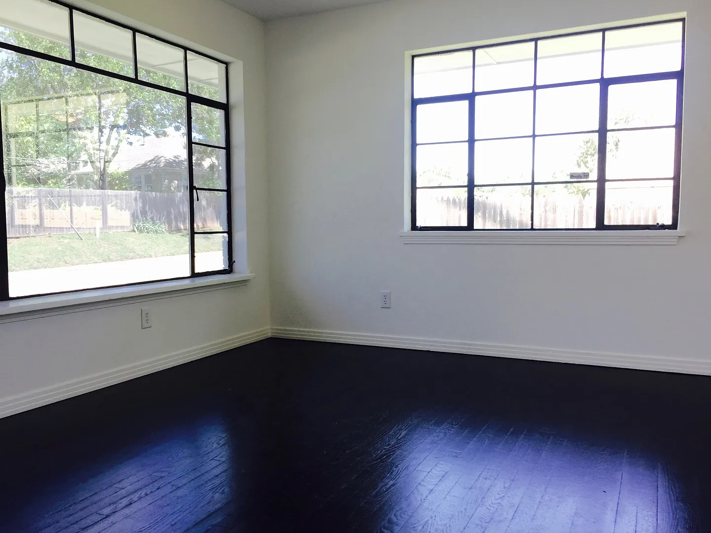 Updated 1BD 1BA Home in Douglas Place!! — Photo 2