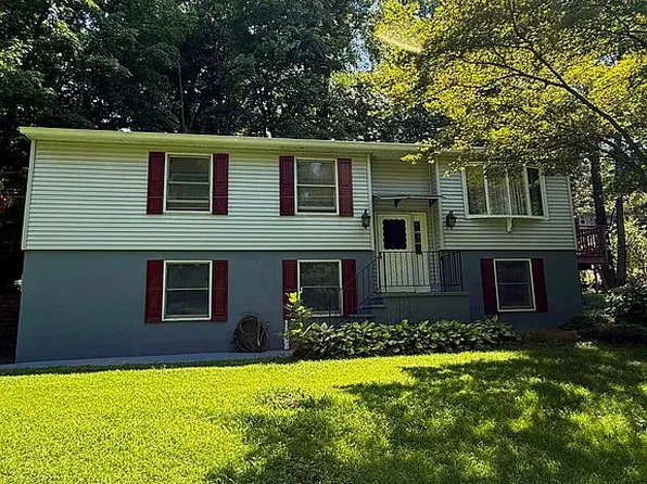 52 Scenic Dr, Hamburg, NJ 07419