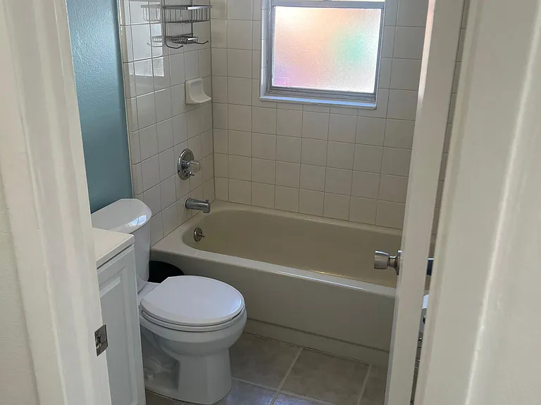 1208 E Gore St — Photo 5