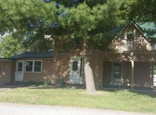 415 S Burnetta St, Elnora, IN