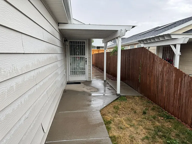326 Appletree Ln — Photo 2